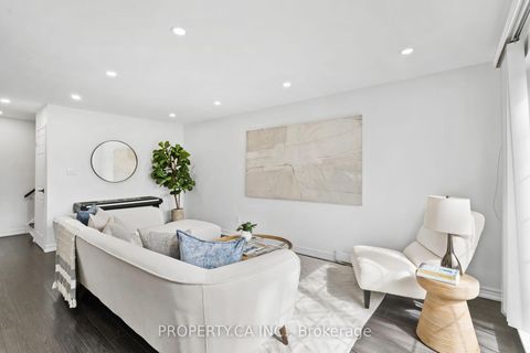 Photo 5 at 179 - 1055 Dundas Street E, Applewood, Mississauga