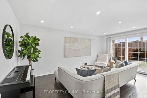 Photo 6 at 179 - 1055 Dundas Street E, Applewood, Mississauga