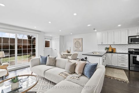 Photo 7 at 179 - 1055 Dundas Street E, Applewood, Mississauga