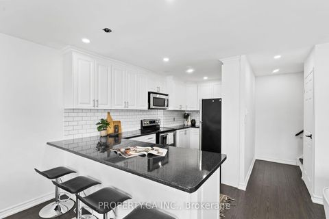 Photo 9 at 179 - 1055 Dundas Street E, Applewood, Mississauga