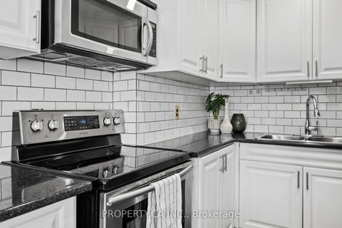 Photo 10 at 179 - 1055 Dundas Street E, Applewood, Mississauga