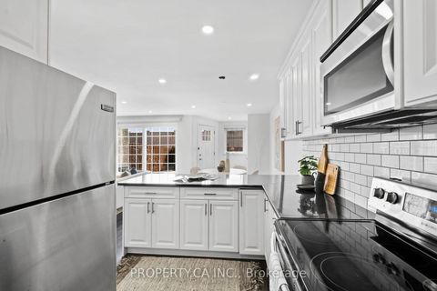 Photo 12 at 179 - 1055 Dundas Street E, Applewood, Mississauga