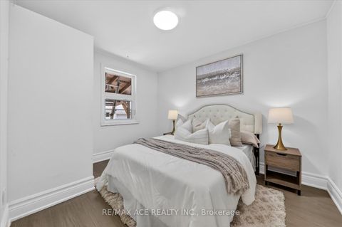Photo 19 at 233 Oakridge Drive, Cliffcrest, Toronto
