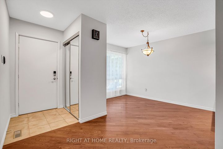 Photo 2 at 6842 Avila Road, Meadowvale, Mississauga