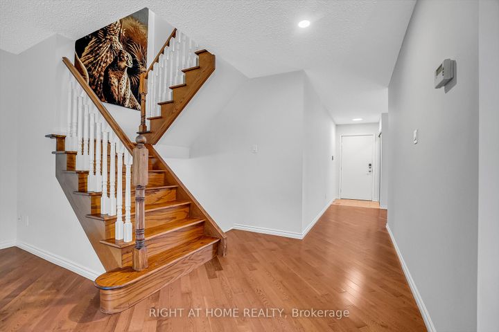 Photo 6 at 6842 Avila Road, Meadowvale, Mississauga