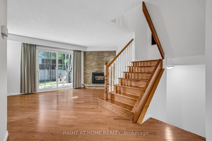 Photo 7 at 6842 Avila Road, Meadowvale, Mississauga
