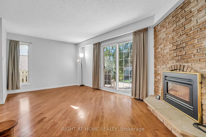 Photo 8 at 6842 Avila Road, Meadowvale, Mississauga