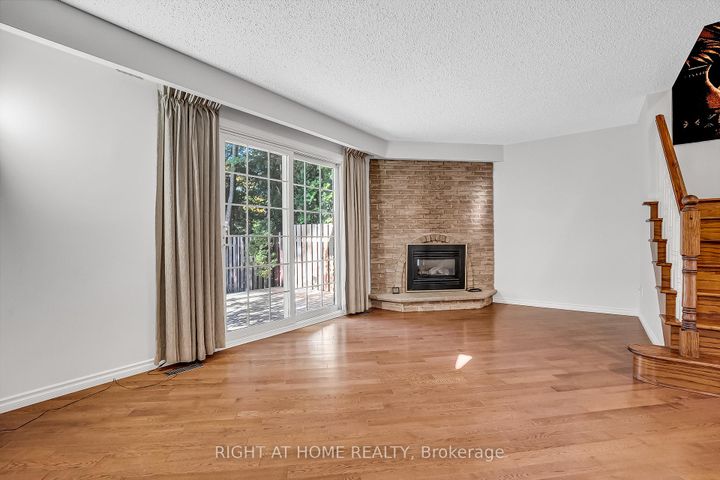 Photo 9 at 6842 Avila Road, Meadowvale, Mississauga
