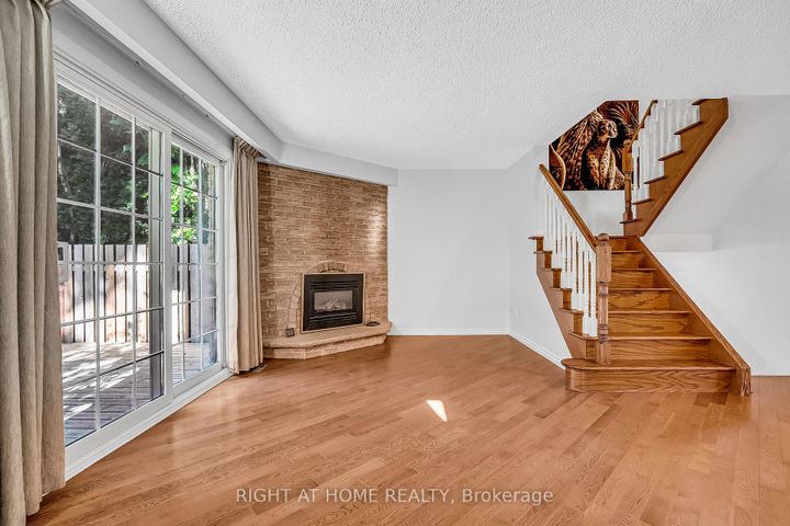 Photo 11 at 6842 Avila Road, Meadowvale, Mississauga