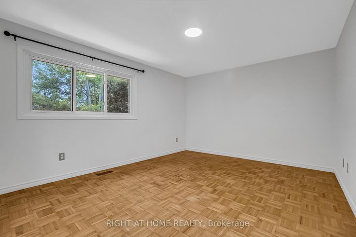 Photo 18 at 6842 Avila Road, Meadowvale, Mississauga