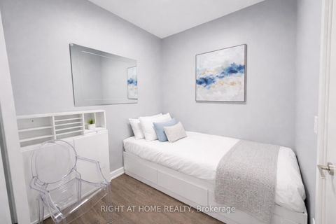 Photo 4 at 1412 - 1 Yorkville Avenue, Annex, Toronto