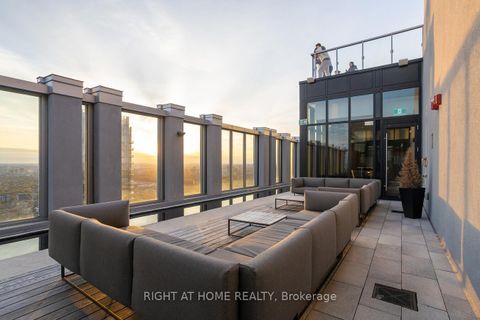 Photo 11 at 1412 - 1 Yorkville Avenue, Annex, Toronto