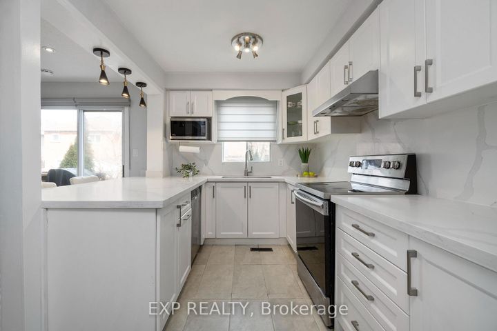 Photo 10 at 760 Ashprior Avenue, Hurontario, Mississauga