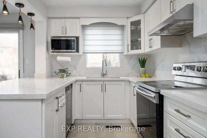 Photo 11 at 760 Ashprior Avenue, Hurontario, Mississauga