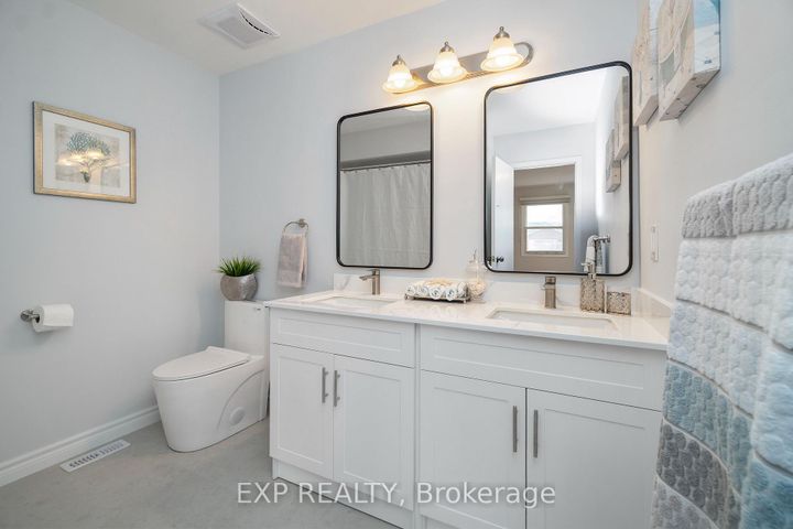 Photo 15 at 760 Ashprior Avenue, Hurontario, Mississauga