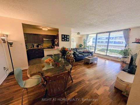 Photo 2 at 607 - 80 Quebec Avenue, High Park North, Toronto