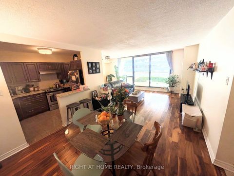 Photo 3 at 607 - 80 Quebec Avenue, High Park North, Toronto