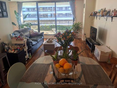 Photo 4 at 607 - 80 Quebec Avenue, High Park North, Toronto