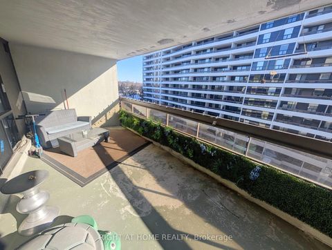 Photo 6 at 607 - 80 Quebec Avenue, High Park North, Toronto