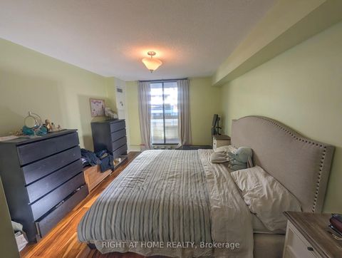 Photo 9 at 607 - 80 Quebec Avenue, High Park North, Toronto
