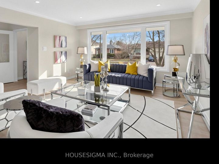 Photo 2 at 423 Connaught Avenue, Newtonbrook West, Toronto