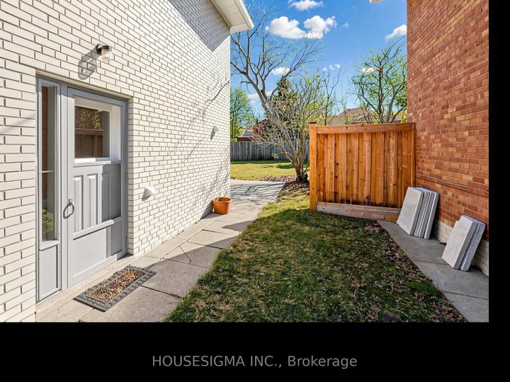 Photo 32 at 423 Connaught Avenue, Newtonbrook West, Toronto