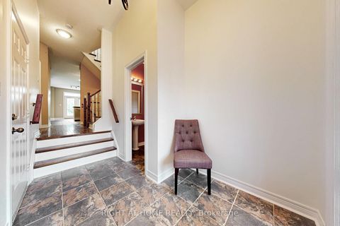 Photo 2 at 41 - 280 Paradelle Drive, Oak Ridges Lake Wilcox, Richmond Hill