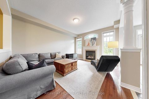 Photo 4 at 41 - 280 Paradelle Drive, Oak Ridges Lake Wilcox, Richmond Hill