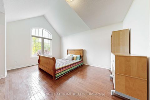 Photo 13 at 41 - 280 Paradelle Drive, Oak Ridges Lake Wilcox, Richmond Hill