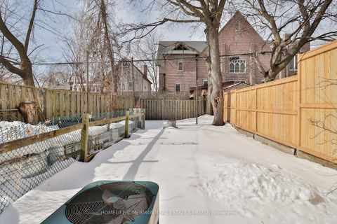 Photo 2 at 60 Beach View Crescent, Danforth, Toronto