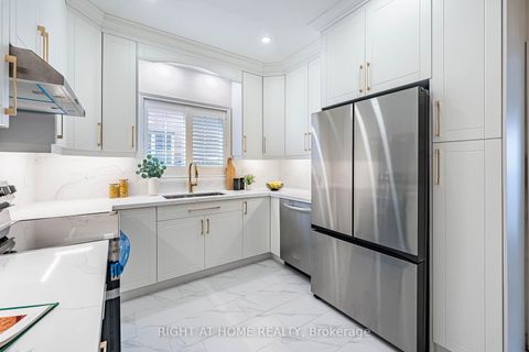 Photo 10 at 47 Kimono Crescent, Rouge Woods, Richmond Hill