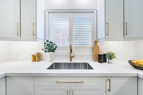 Photo 11 at 47 Kimono Crescent, Rouge Woods, Richmond Hill