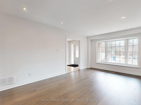 Photo 5 at 98 Golf Links Drive, Aurora Highlands, Aurora