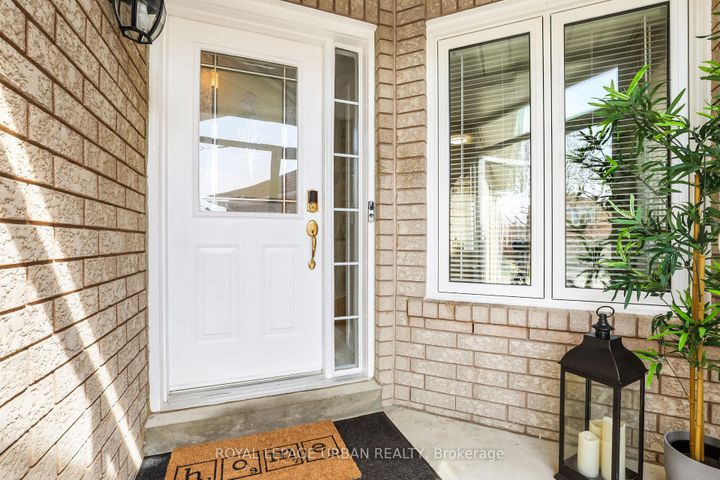 Photo 2 at 1505 Garland Crescent, Amberlea, Pickering