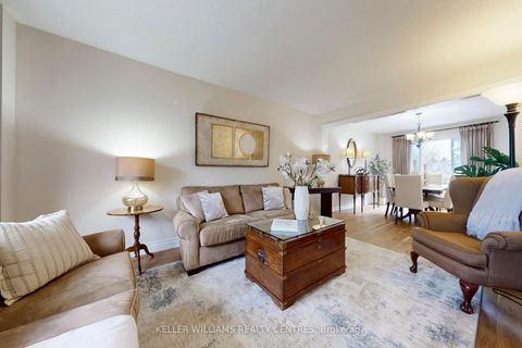 Photo 6 at 15 Beatty Crescent, Aurora Highlands, Aurora