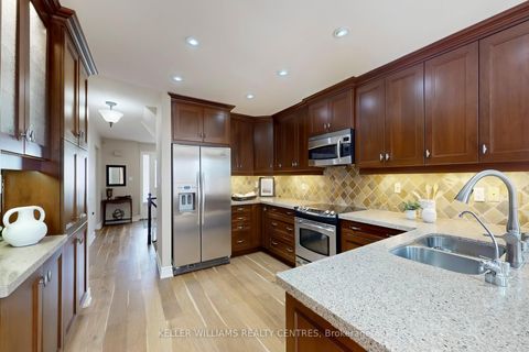 Photo 9 at 15 Beatty Crescent, Aurora Highlands, Aurora