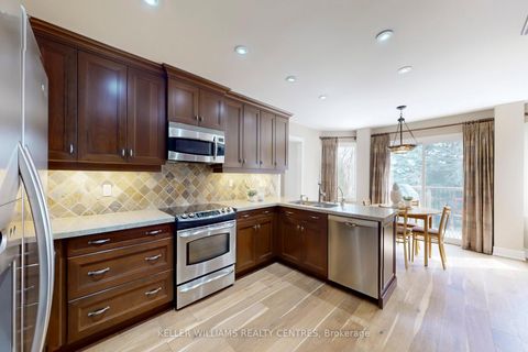 Photo 11 at 15 Beatty Crescent, Aurora Highlands, Aurora