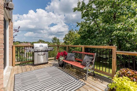 Photo 42 at 15 Beatty Crescent, Aurora Highlands, Aurora