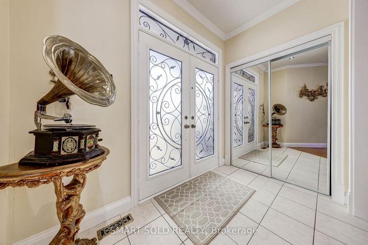 Photo 7 at 106 Wood Rim Drive, Oak Ridges Lake Wilcox, Richmond Hill