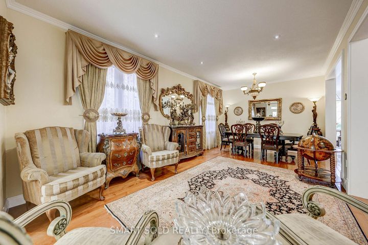 Photo 10 at 106 Wood Rim Drive, Oak Ridges Lake Wilcox, Richmond Hill