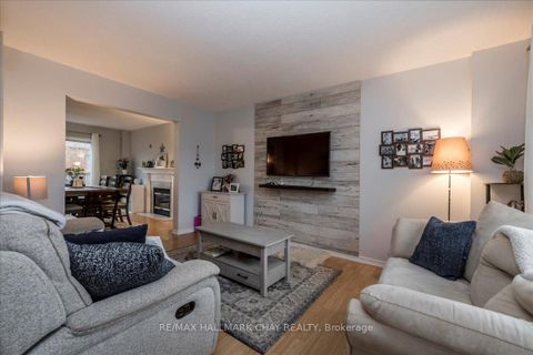 Photo 2 at 11 Garibaldi Drive, Holly, Barrie