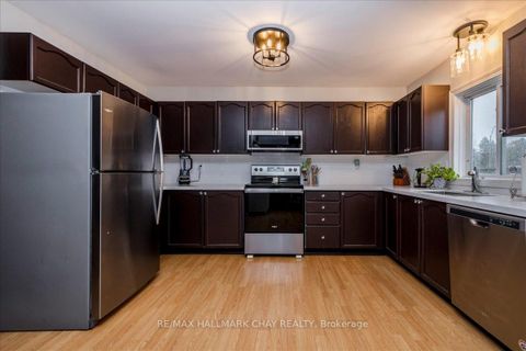 Photo 5 at 11 Garibaldi Drive, Holly, Barrie