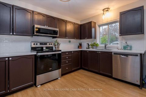 Photo 6 at 11 Garibaldi Drive, Holly, Barrie