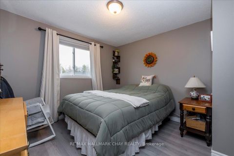 Photo 9 at 11 Garibaldi Drive, Holly, Barrie