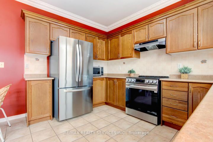 Photo 9 at 47 Cape Dorset Crescent, Wellington, Brampton