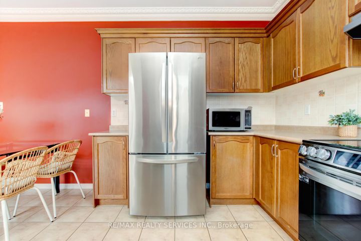 Photo 10 at 47 Cape Dorset Crescent, Wellington, Brampton