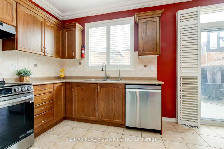 Photo 11 at 47 Cape Dorset Crescent, Wellington, Brampton