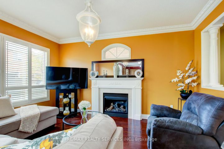 Photo 15 at 47 Cape Dorset Crescent, Wellington, Brampton