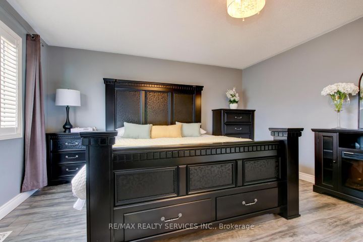 Photo 22 at 47 Cape Dorset Crescent, Wellington, Brampton