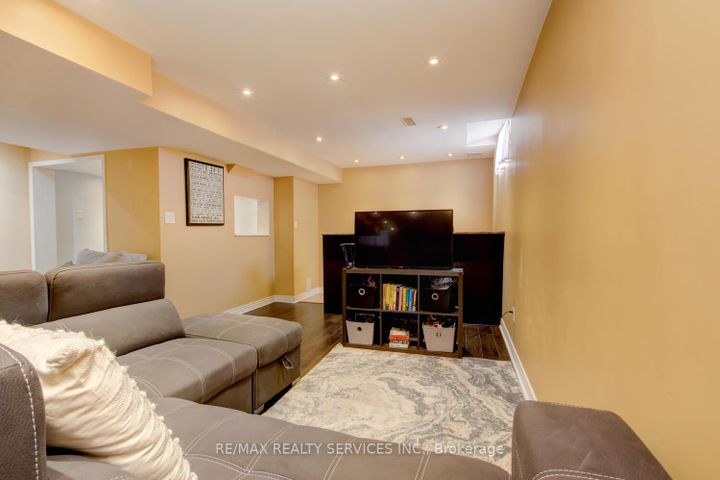 Photo 31 at 47 Cape Dorset Crescent, Wellington, Brampton